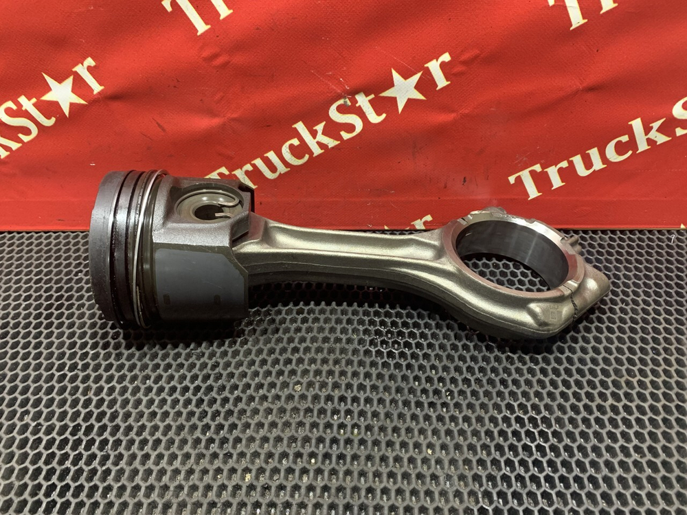 Поршень с шатуном 2021г