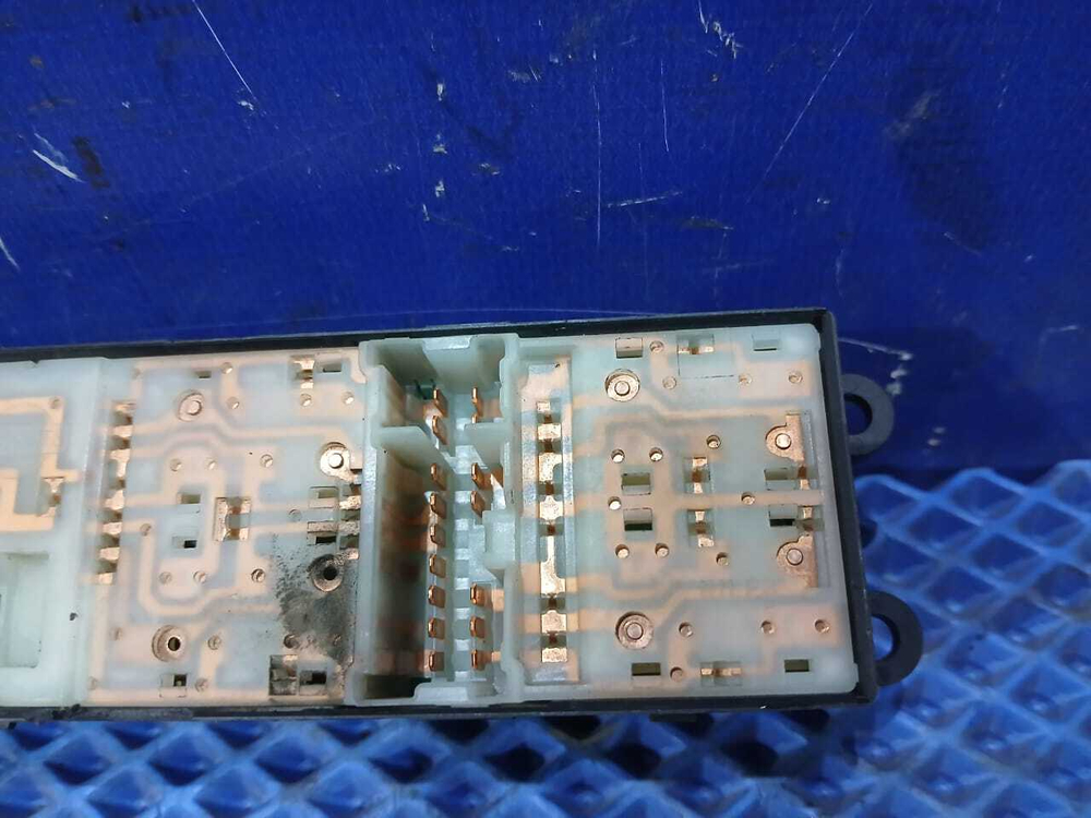 Блок управления стеклоподъемниками NISSAN ELGRAND 2005