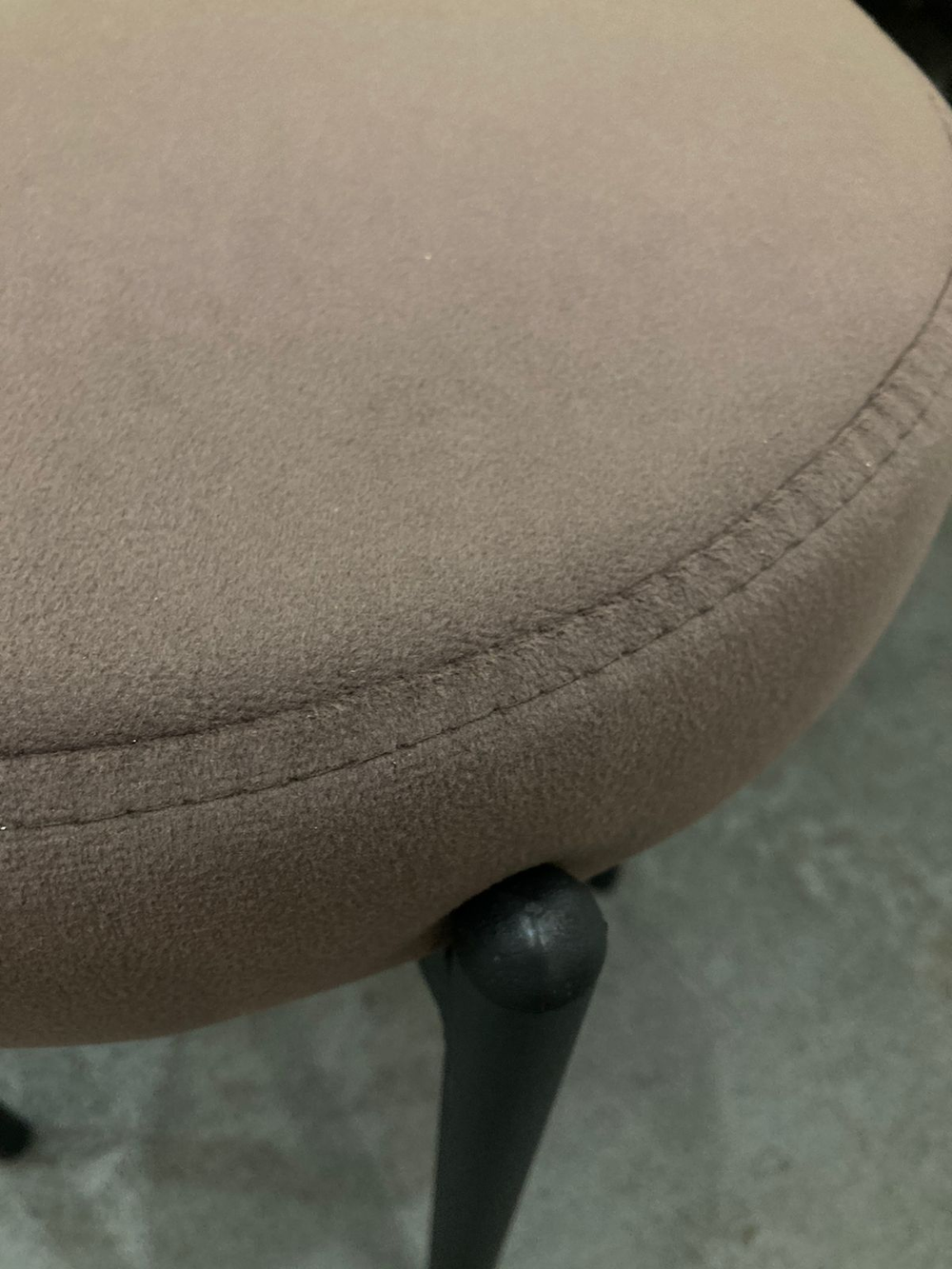 Табурет Лондон каркас черный основание велюр шоколад