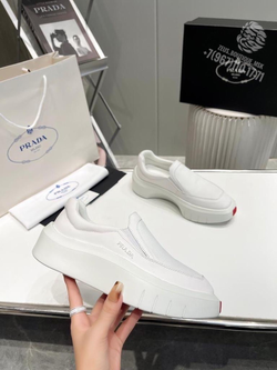 Кроссовки Prada