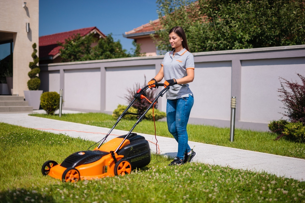 Электрическая газонокосилка Villager Villy 1600 E