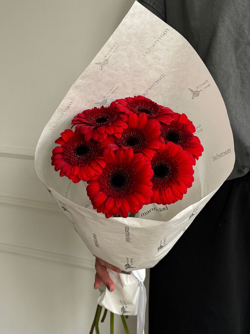 Кулек из 7 минигербер красного оттенка