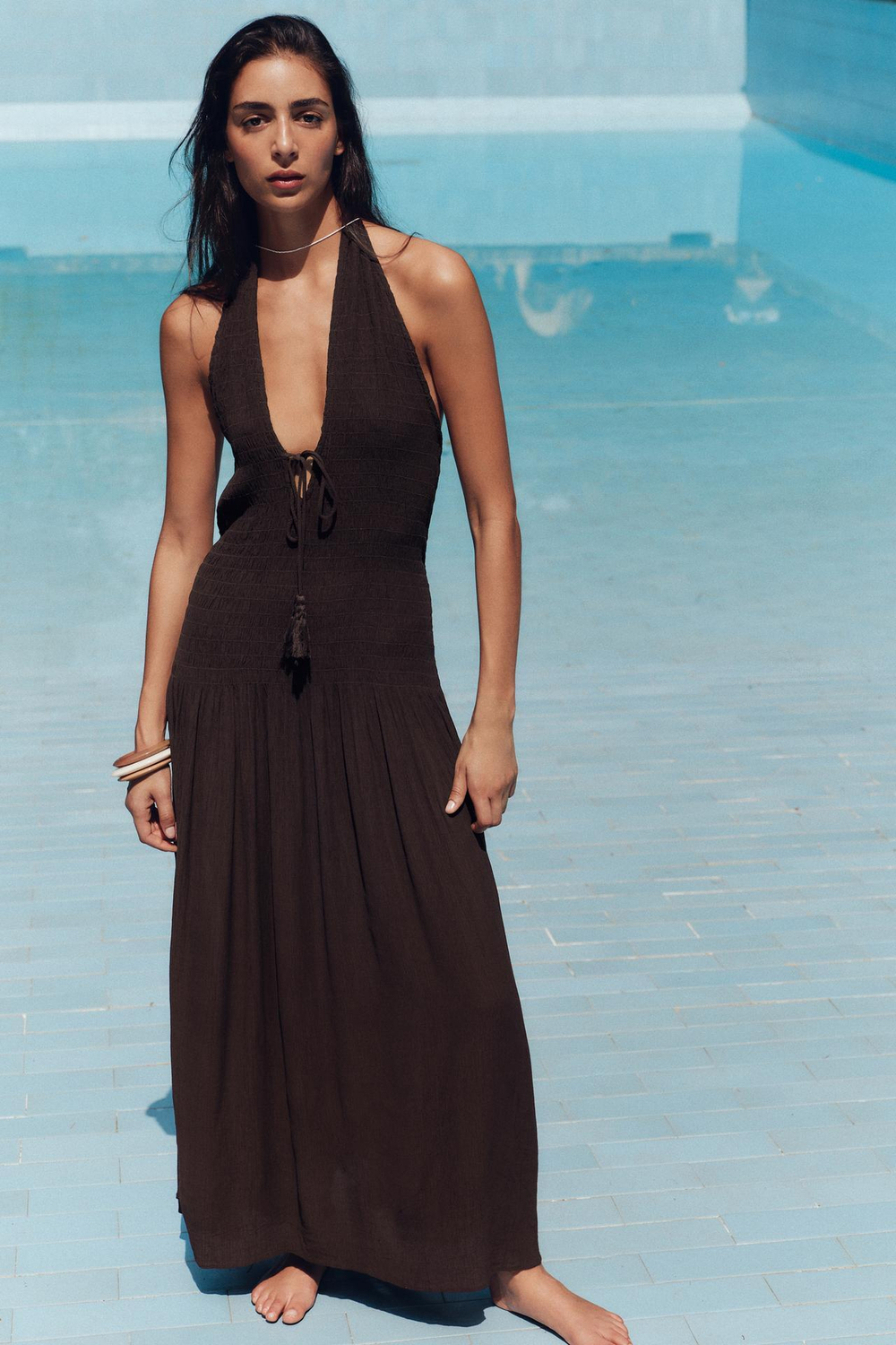 ZARA ПЛАТЬЕ-ХАЛТЕР С ПЛИССИРОВКОЙ, КОРИЧНЕВЫЙ