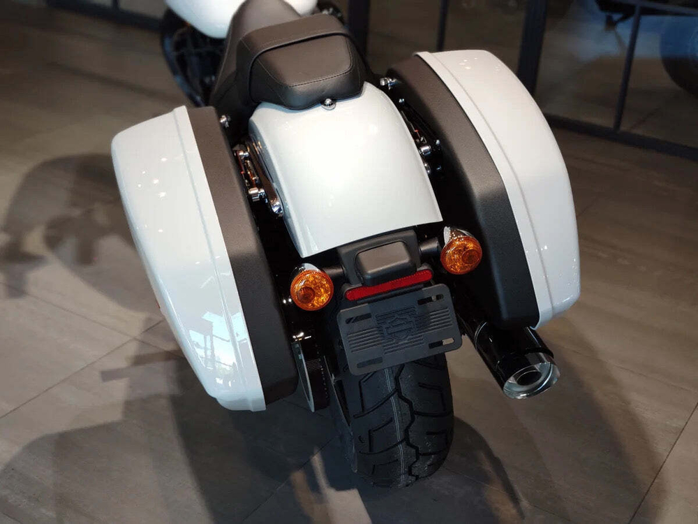 Sport Glide™ Harley-Davidson® Softail®  2021 - Stone Washed White Pearl