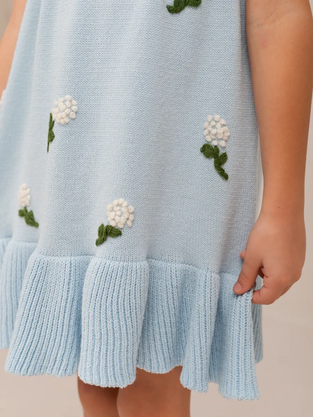 Платье для девочки с вышивкой