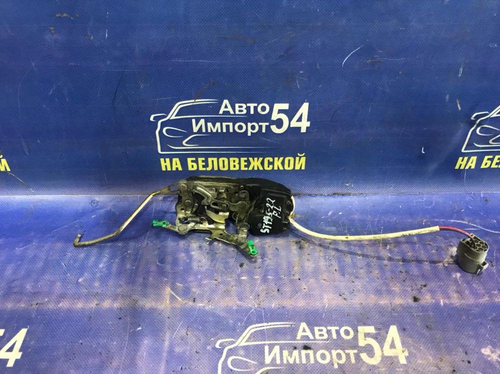 Замок двери передней левой TOYOTA CORONA 1993