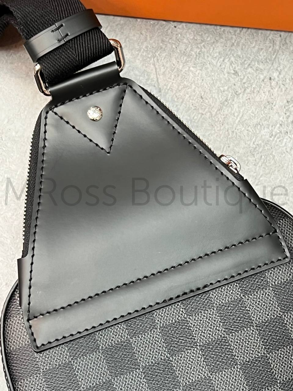 Сумка Avenue Sling NM Louis Vuitton