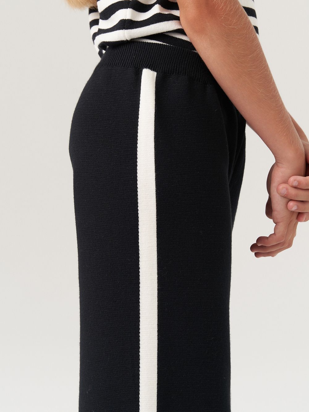 АТ570-1 Брюки для девочки черный