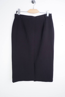 Юбка прямого кроя, визуально на 50 размер