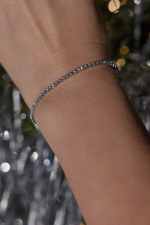 Браслет тонкая линия из прозрачных кристаллов, оттенок серебро