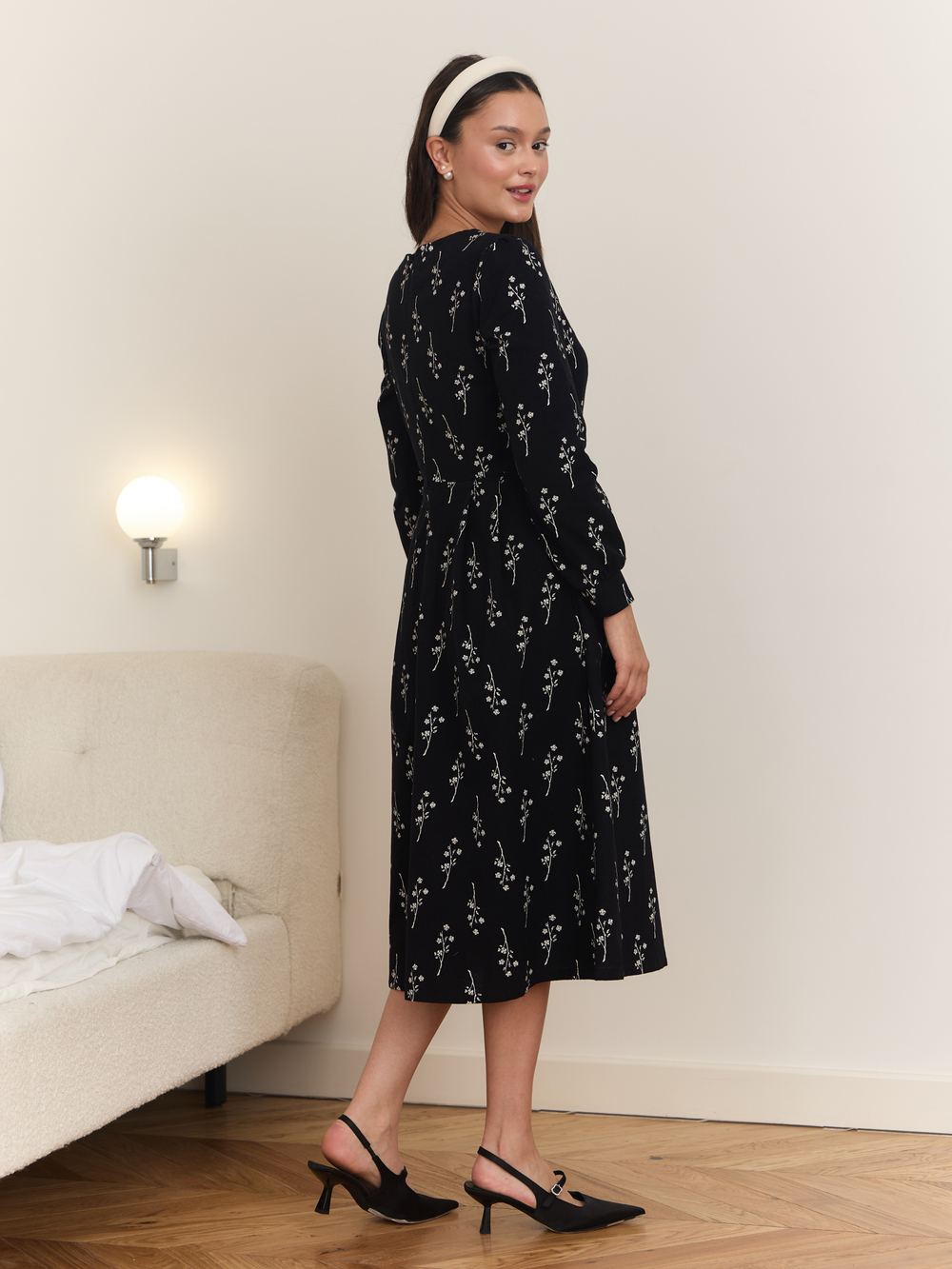 Платье с квадратным вырезом