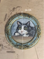 Картина в круглой рамке