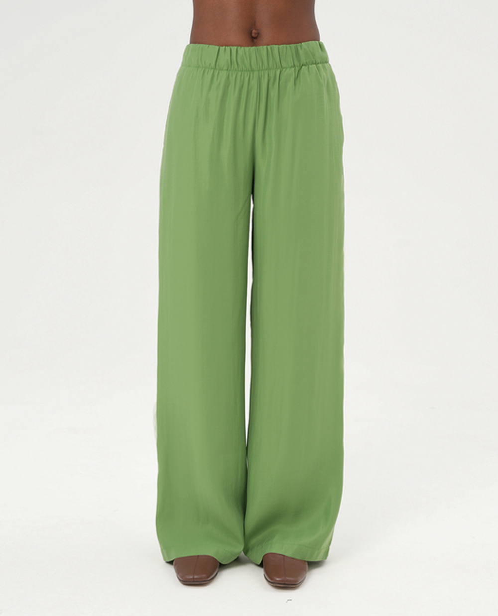 Широкие брюки с эластичным поясом из модала