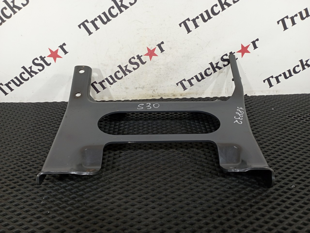 Кронштейн корпуса воздушного фильтра 2020 г.