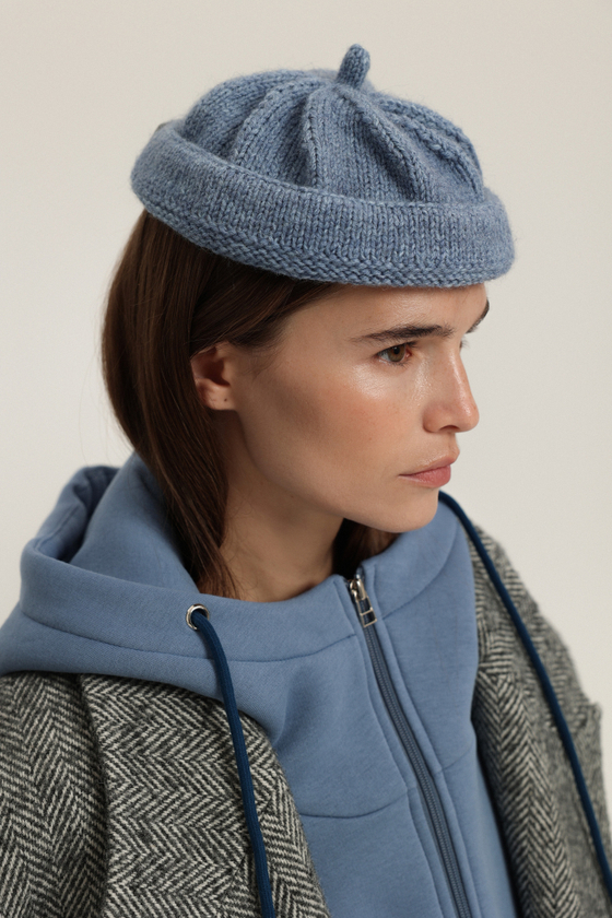 Шапка-бини ручной вязки