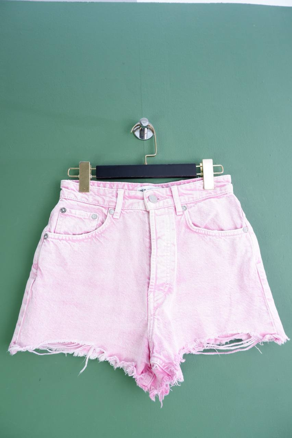 Шорты Zara для яркой девушки, маркировка 36, визуально на 42 размер