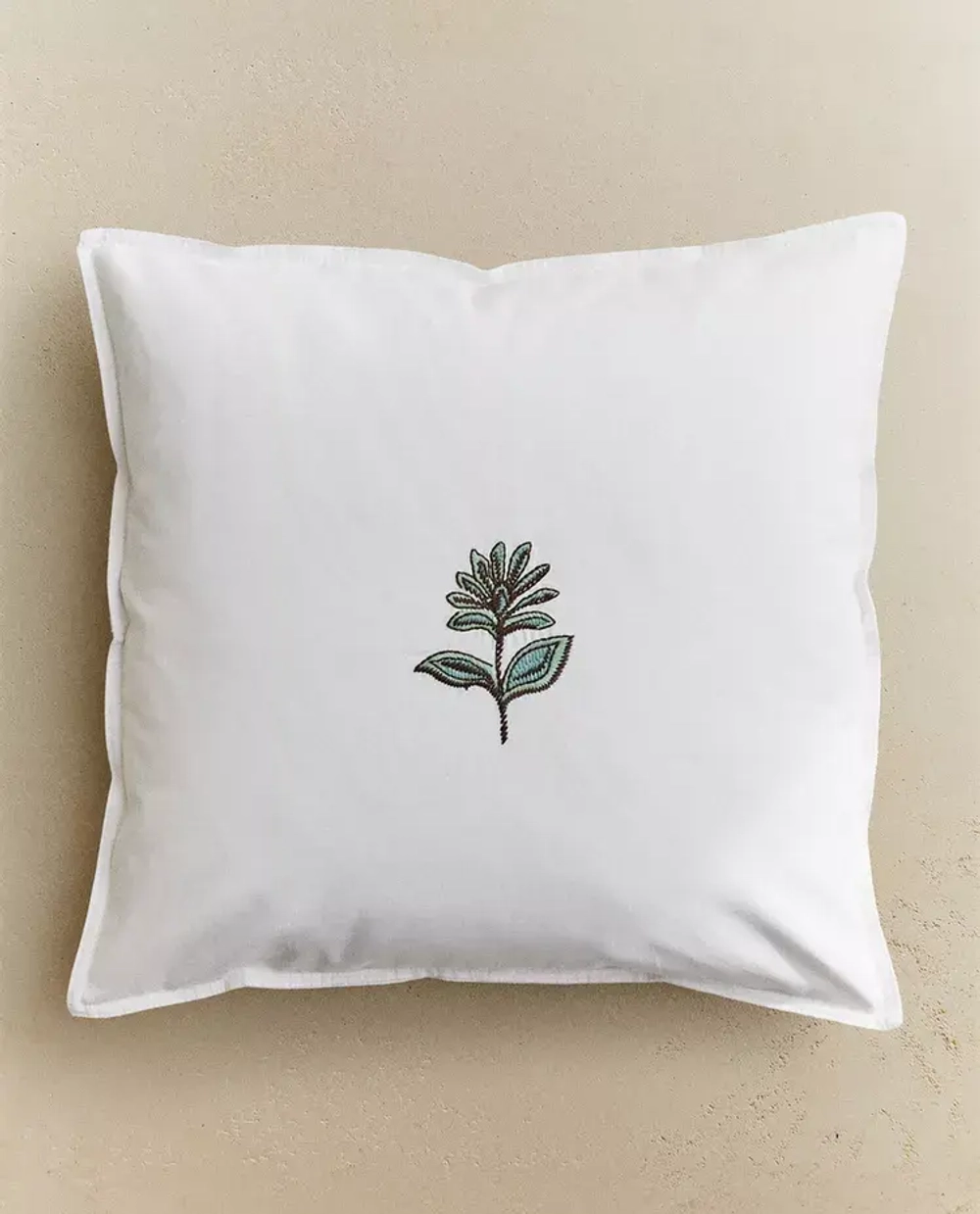 ZARA HOME НАВОЛОЧКА ДЛЯ ДЕКОРАТИВНОЙ ПОДУШКИ С ЦВЕТОЧНОЙ ВЫШИВКОЙ, ЖЕЛТОВАТО-БЕЛЫЙ