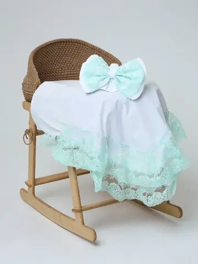 Кружевной уголок и бант на выписку