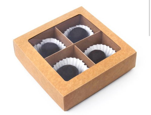 Коробка для 4 конфет с вклеенным окном 120*120*30 мм (крафт)