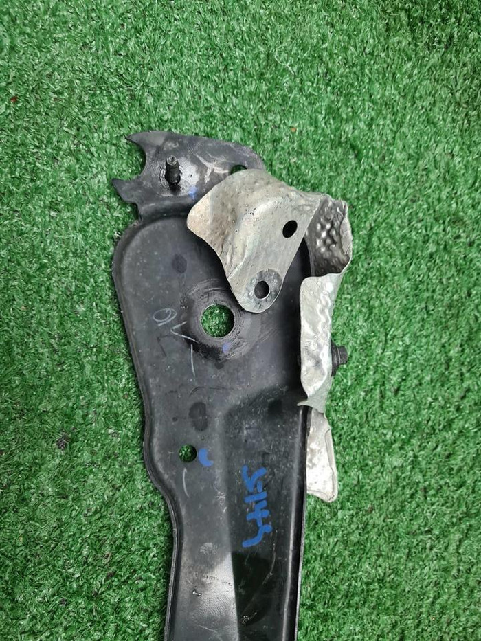 Кронштейн Land-Rover Discovery Sport (2019-н.в.)