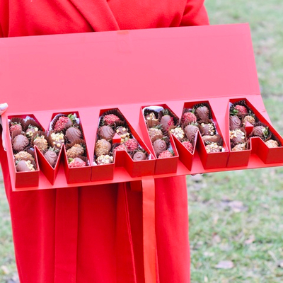 Премиум подарок на День матери , Клубника в шоколаде в большой шляпной коробке МАМА