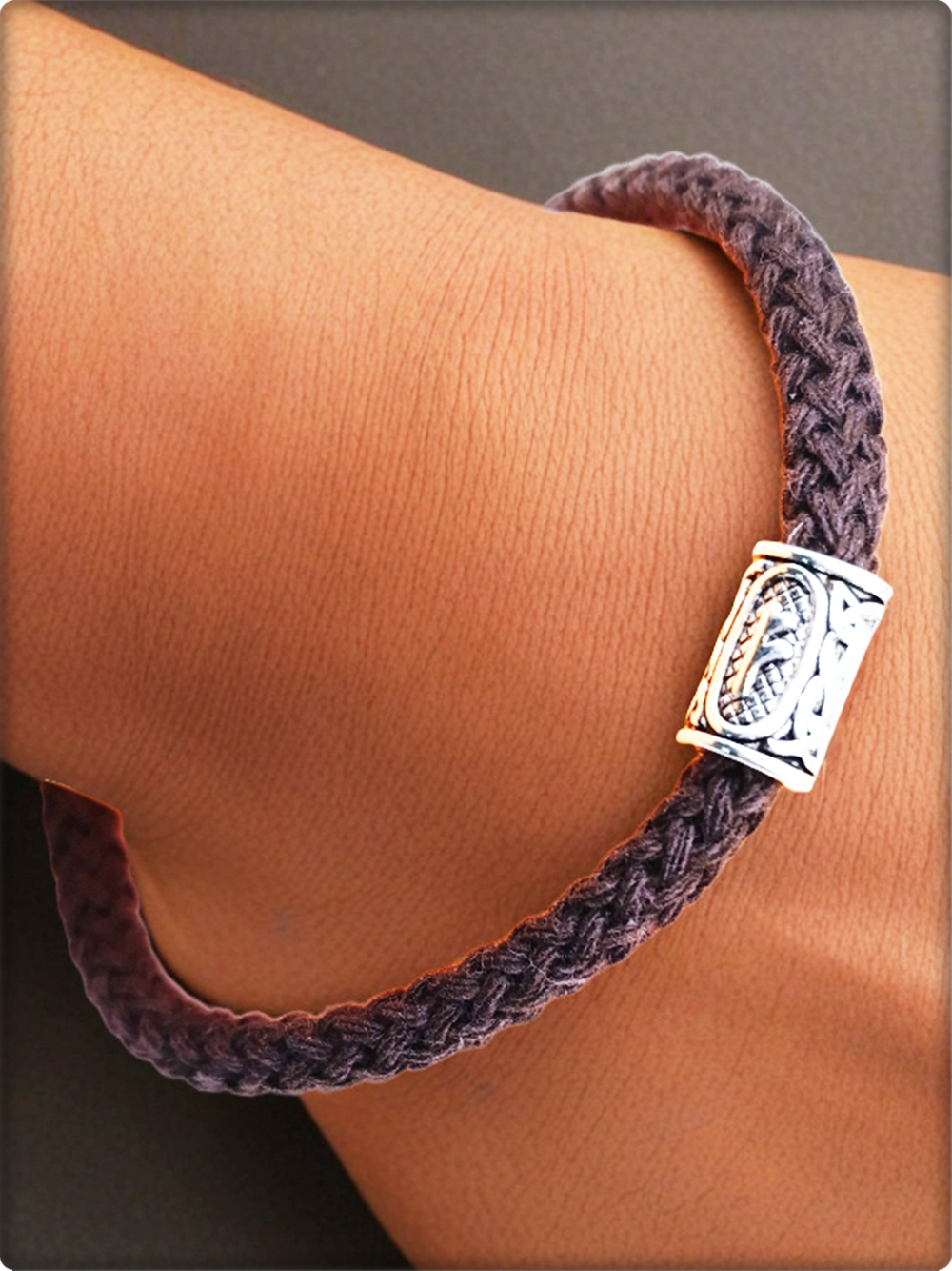 Браслет "Руна Феху" (22см) коричневый текстиль.