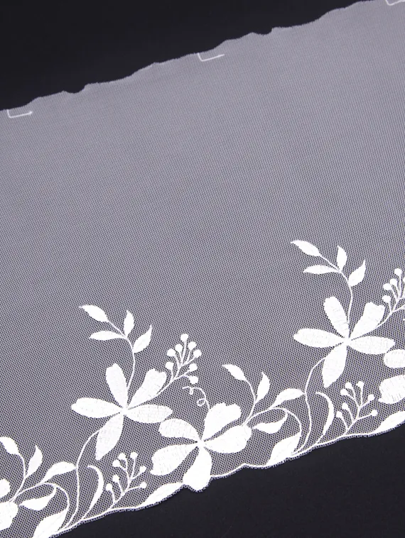 05-113 Вышивка на неэл. сетке 22 см, белый