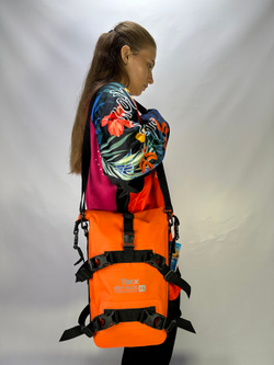 Водонепроницаемая сумка MOTO DRY PACK