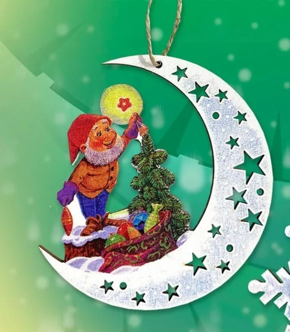 Деревянная игрушка на елку. Художник Владимир Зарубин. Месяц с Гномом