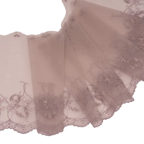 Вышивка на сетке лаванда (левая) 18 см