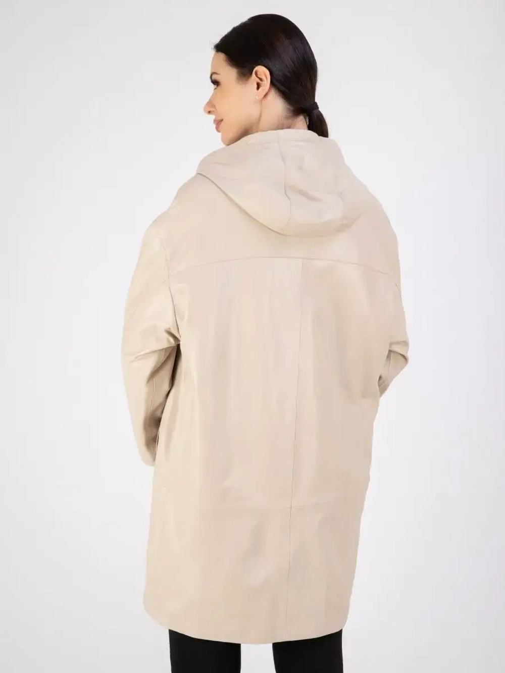 Пальто из натуральной кожи с капюшоном