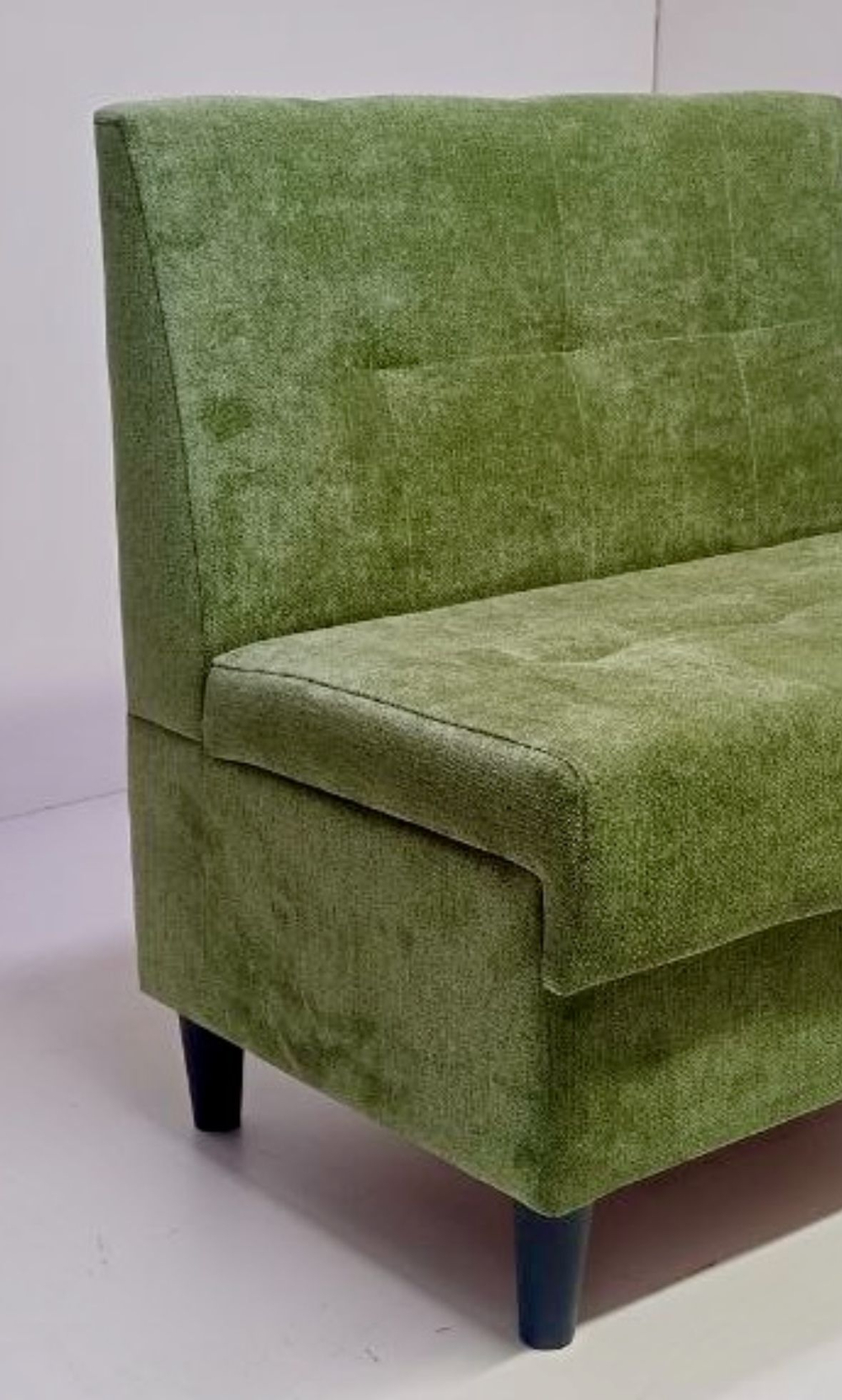 Стильный компактный диван Фабрики ОНИКС из практичного и износостойкого материала с оригинальным дизайном, вместительным ящиком для хранения, мягким наполнителем для дома, дачи и офиса