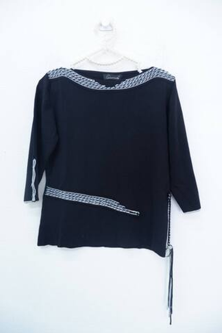 Джемпер лаконичного кроя 40/42 размер