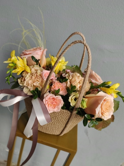 Композиция в джутовой сумочке в осенних тонах