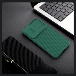 Чехол зеленого цвета (Dark Green) с защитной шторкой для камеры от Nillkin на Samsung Galaxy S25, серия CamShield Pro Case
