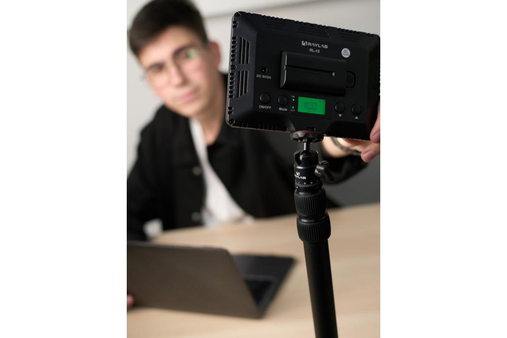 Осветитель светодиодный Raylab RL-15 3200-6500K
