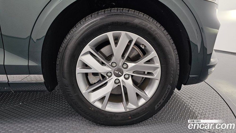 Genesis GV70 2.5T Бензин AWD (01.2023)