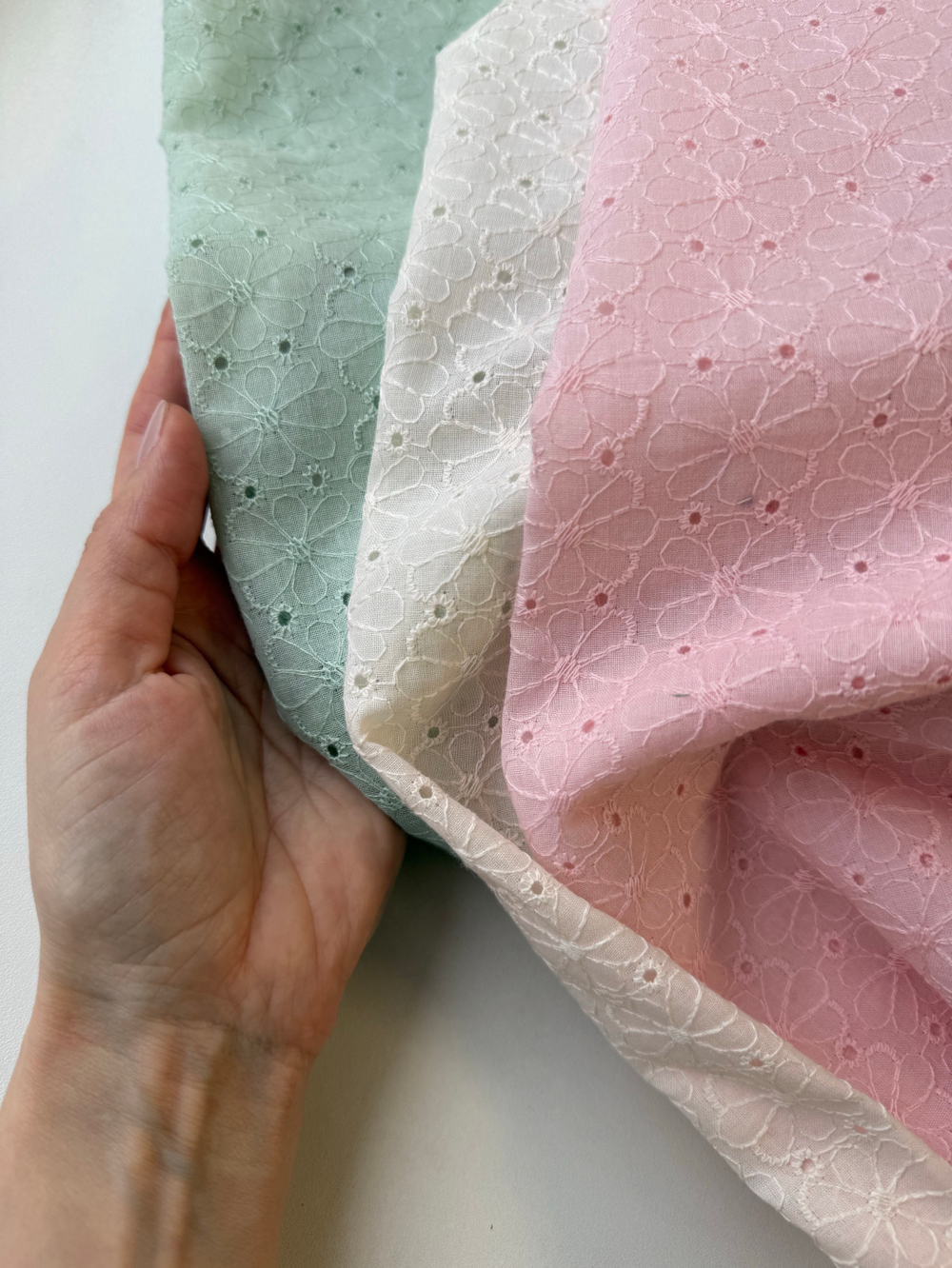 Вышивка Ромашковое поле (розовый фон)