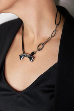 Колье асимметричное бант и цепь на черной коже, оттенок серебро