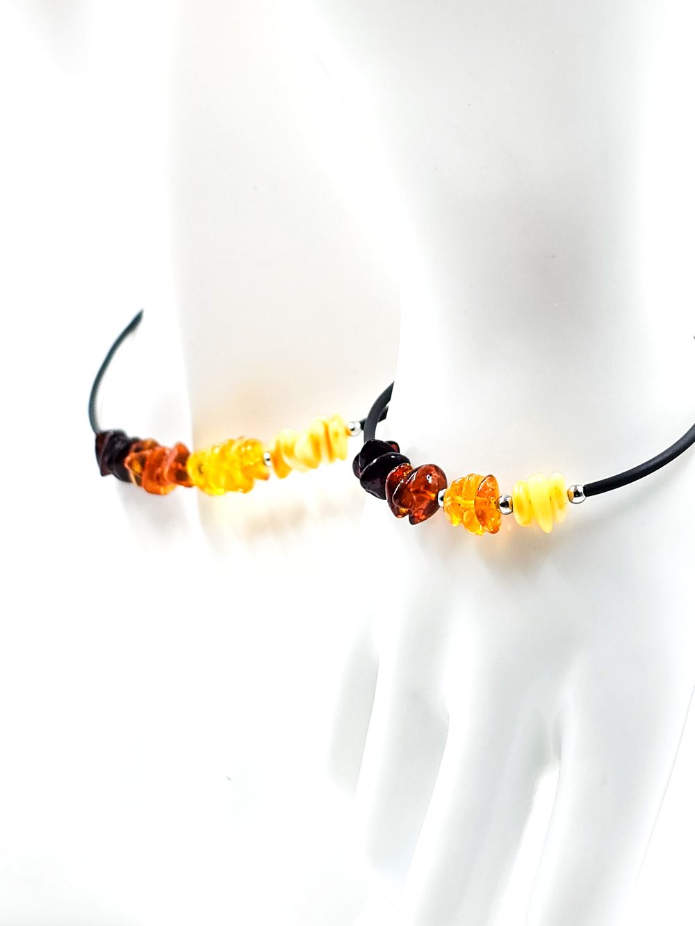 Комплект из чокера и браслета. Натуральный цельный янтарь