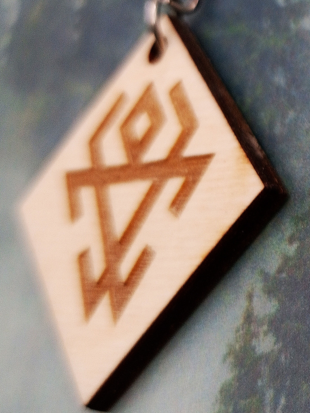 Брелок из дерева Навник