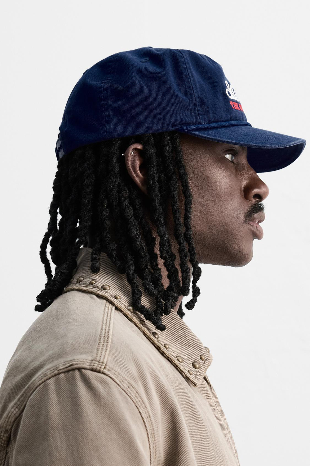 ZARA КЕПКА С ЭФФЕКТОМ ПОТЕРТОСТИ И ВЫШИВКОЙ, СИНИЙ