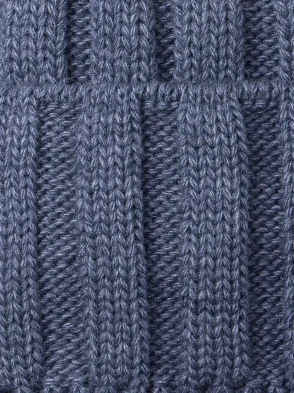 Шапка детская зимняя вязаная с помпоном