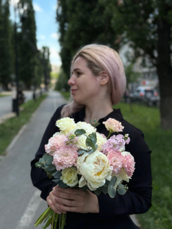 “Свадебный букет невесты «Принцесса на балу» с доставкой от «Цветы Луны»”.