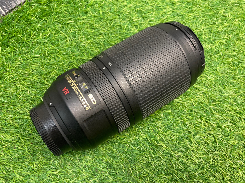 Nikon 70-300mm 4.5-5.6G ED-IF AF-S VR Zoom-Nikkor