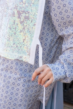 Жилет в пайетках REDKOE