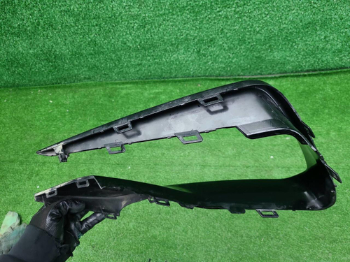 Накладка переднего бампера правая Hongqi HS5 19-нв