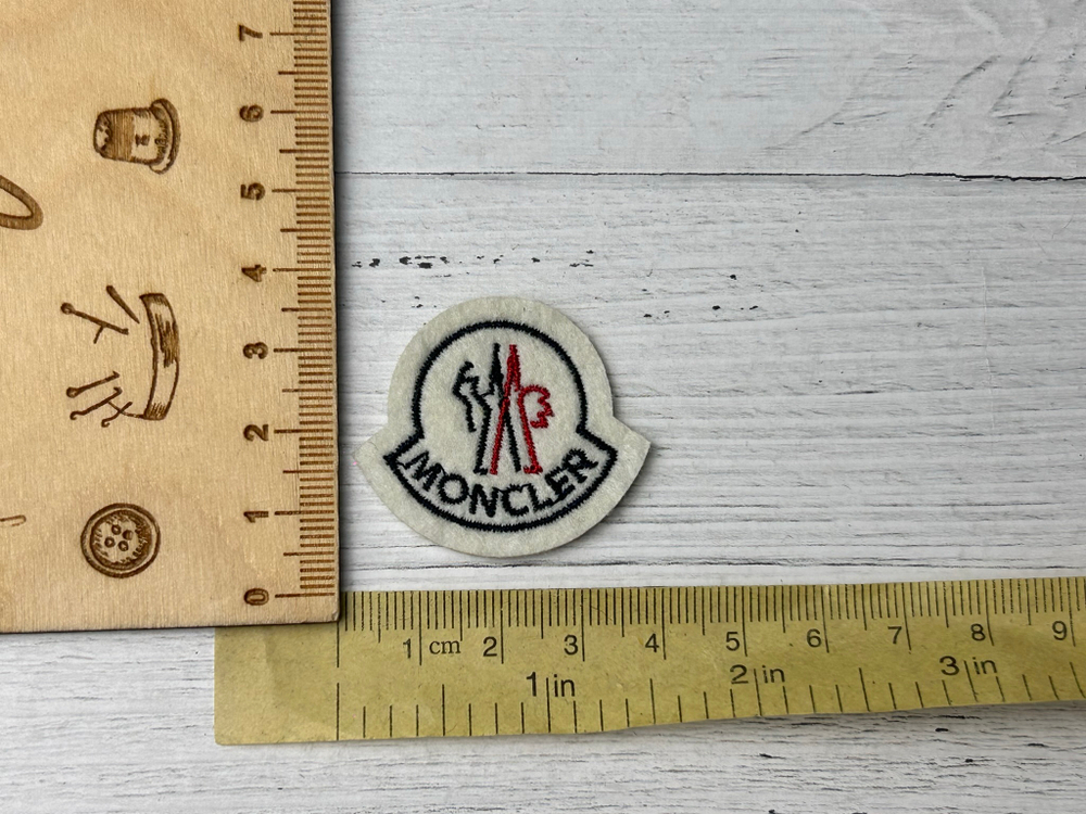 Нашивка текстиль moncler МАЛЕНЬК молоко