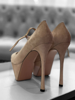 Женские замшевые туфли бежевые на платформе