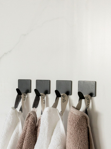 Набор крючков 4шт DeNASTIA на липучке, 2,5x4 нерж.сталь, черный матовый